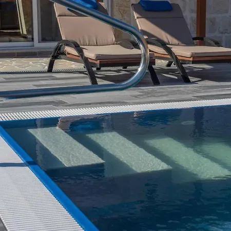 Reggina At Chionata Villa *